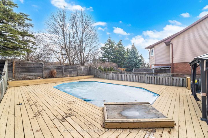 Photo 46 at 48 Evalene Court, Heart Lake West, Brampton