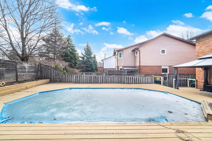 Photo 47 at 48 Evalene Court, Heart Lake West, Brampton