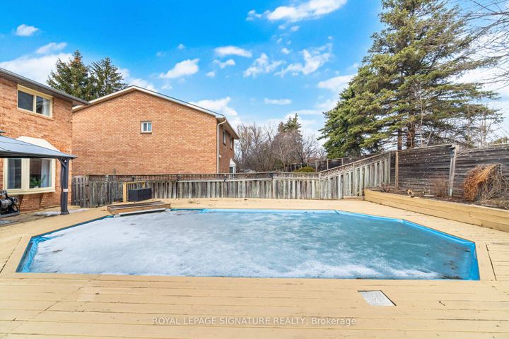 Photo 48 at 48 Evalene Court, Heart Lake West, Brampton