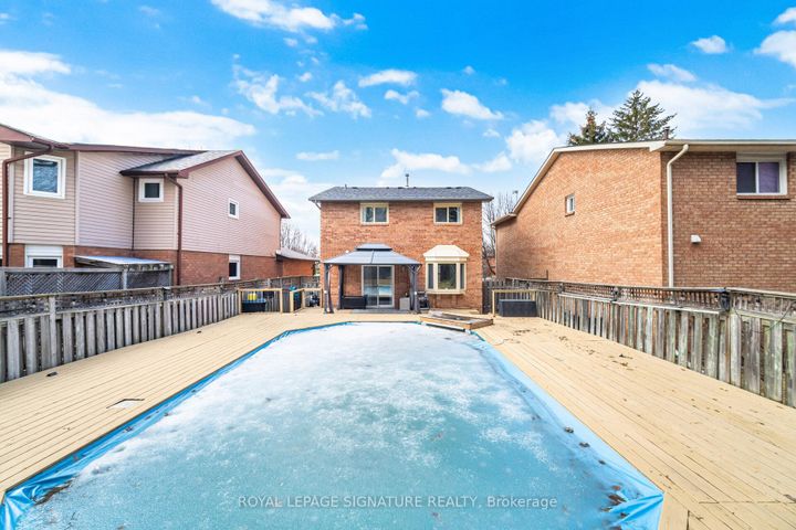 Photo 49 at 48 Evalene Court, Heart Lake West, Brampton