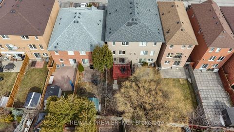 Photo 4 at 12 Yellowood Circle, Patterson, Vaughan