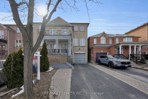 Photo 8 at 12 Yellowood Circle, Patterson, Vaughan