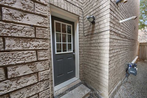 Photo 13 at 12 Yellowood Circle, Patterson, Vaughan