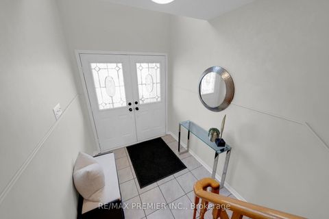 Photo 15 at 12 Yellowood Circle, Patterson, Vaughan