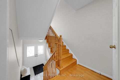 Photo 17 at 12 Yellowood Circle, Patterson, Vaughan