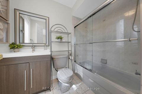 Photo 24 at 12 Yellowood Circle, Patterson, Vaughan