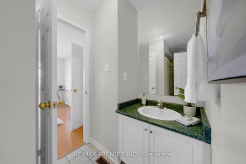 Photo 25 at 12 Yellowood Circle, Patterson, Vaughan