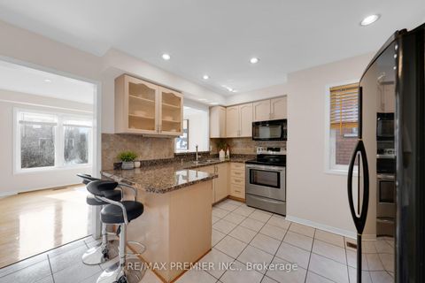 Photo 32 at 12 Yellowood Circle, Patterson, Vaughan