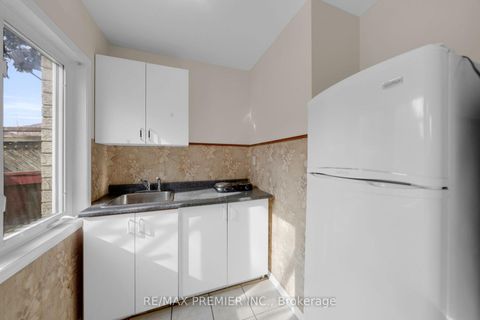 Photo 44 at 12 Yellowood Circle, Patterson, Vaughan