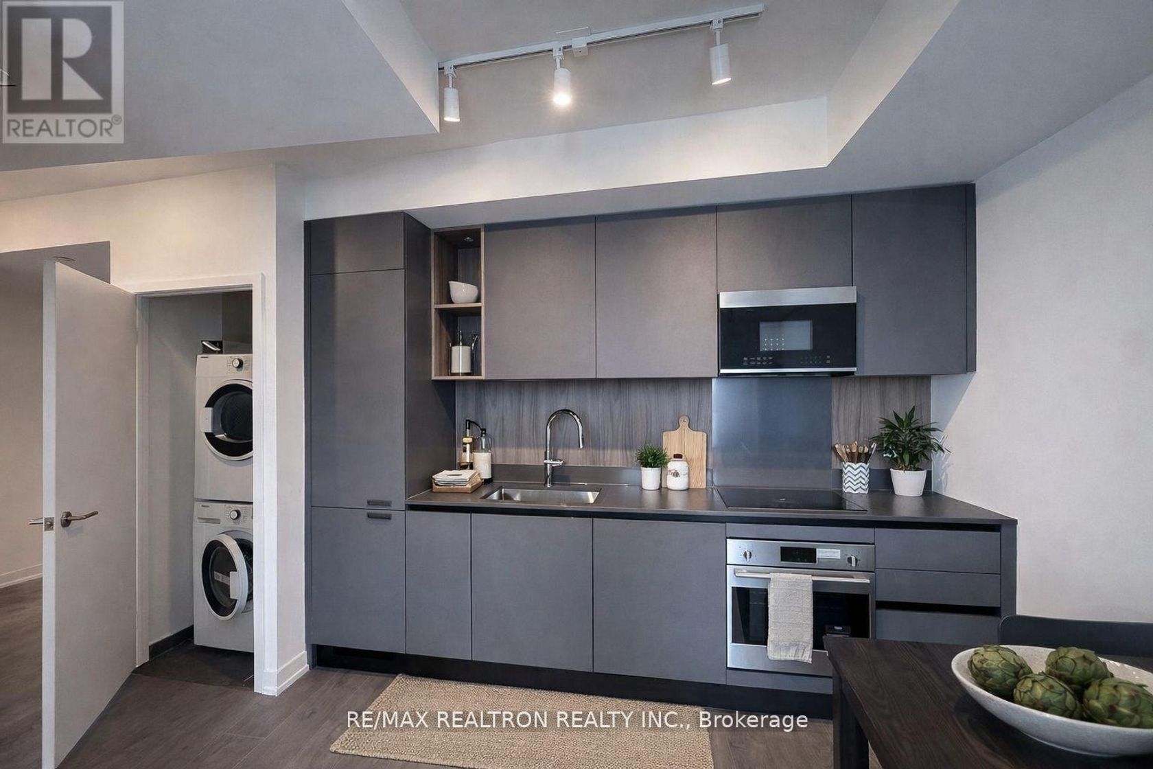 2506 - 39 Mary Street, City Centre, Barrie photo number 2