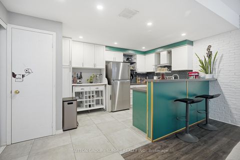 Photo 17 at 126 - 760 LAWRENCE Avenue W, Glen Park, Toronto