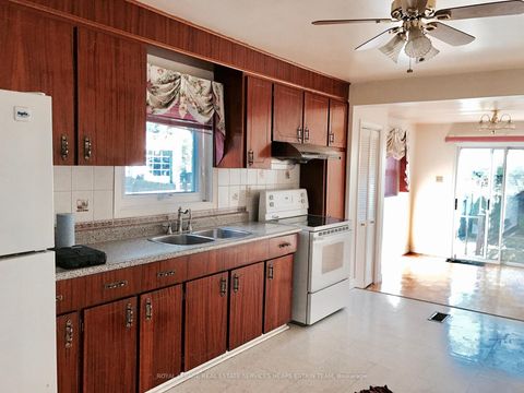 Photo 2 at 11 Foxley Street, Bellwoods, Toronto