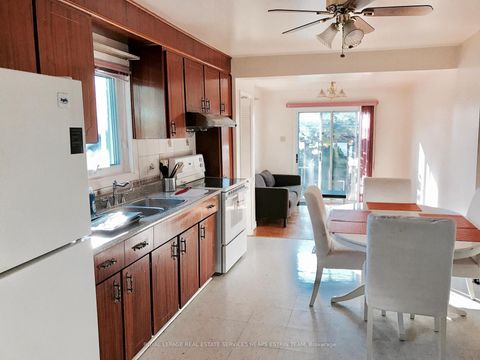 Photo 3 at 11 Foxley Street, Bellwoods, Toronto