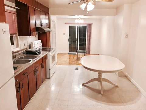 Photo 4 at 11 Foxley Street, Bellwoods, Toronto