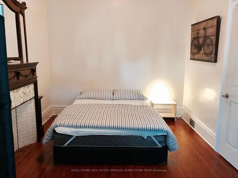 Photo 5 at 11 Foxley Street, Bellwoods, Toronto