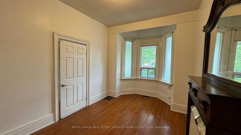 Photo 8 at 11 Foxley Street, Bellwoods, Toronto