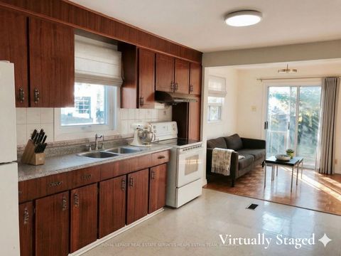 Photo 9 at 11 Foxley Street, Bellwoods, Toronto