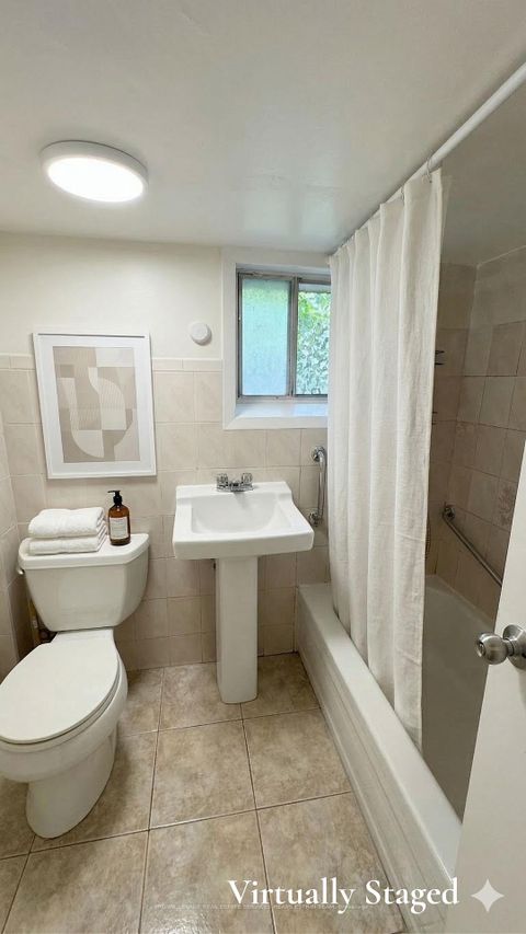 Photo 15 at 11 Foxley Street, Bellwoods, Toronto