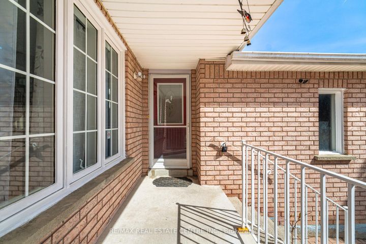 Photo 3 at 26 Braemore Road, Brampton West, Brampton