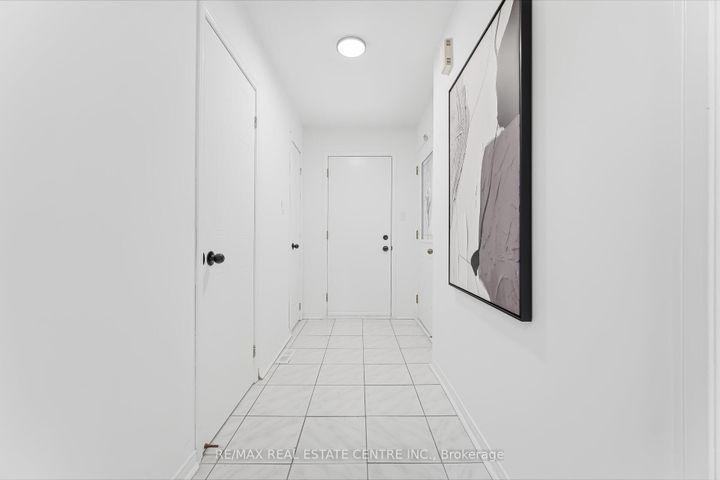 Photo 4 at 26 Braemore Road, Brampton West, Brampton