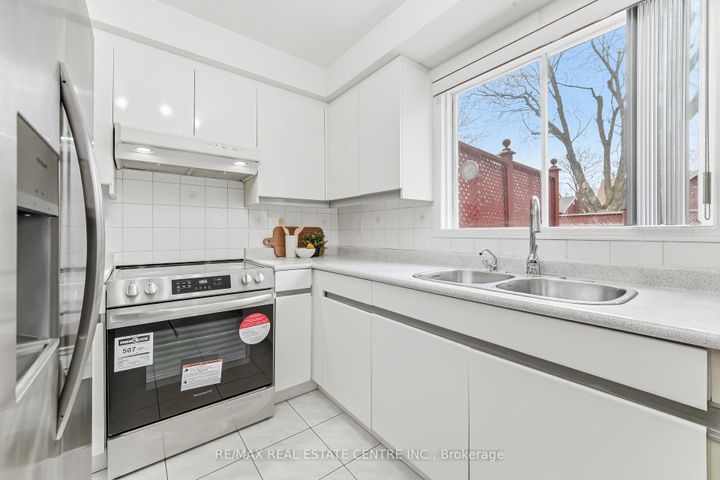 Photo 18 at 26 Braemore Road, Brampton West, Brampton