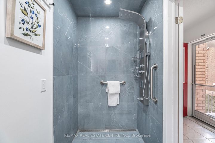 Photo 25 at 26 Braemore Road, Brampton West, Brampton