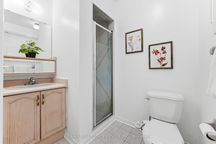 Photo 32 at 26 Braemore Road, Brampton West, Brampton