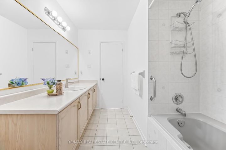 Photo 37 at 26 Braemore Road, Brampton West, Brampton