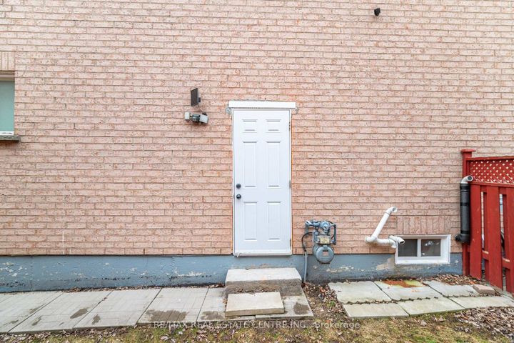 Photo 38 at 26 Braemore Road, Brampton West, Brampton