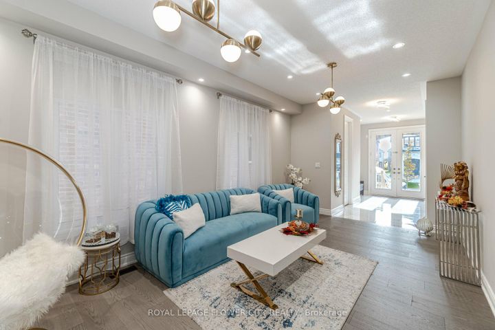 Photo 6 at 8 Ixworth Circle, Bram West, Brampton