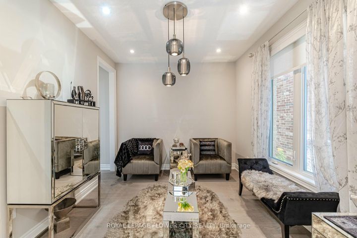 Photo 8 at 8 Ixworth Circle, Bram West, Brampton