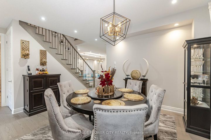 Photo 10 at 8 Ixworth Circle, Bram West, Brampton