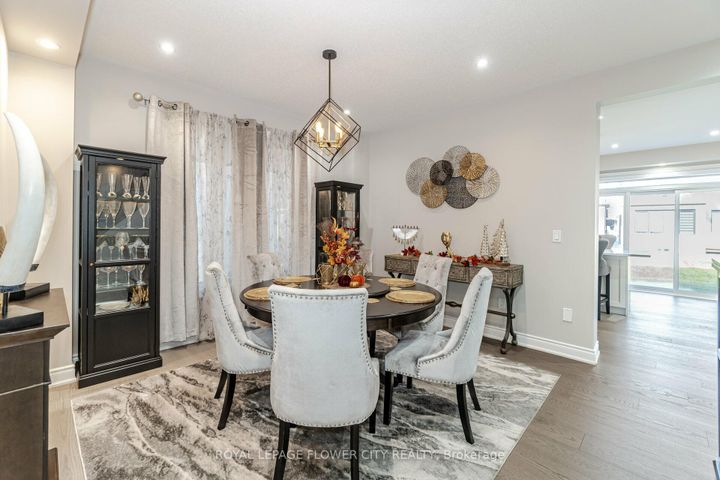 Photo 11 at 8 Ixworth Circle, Bram West, Brampton