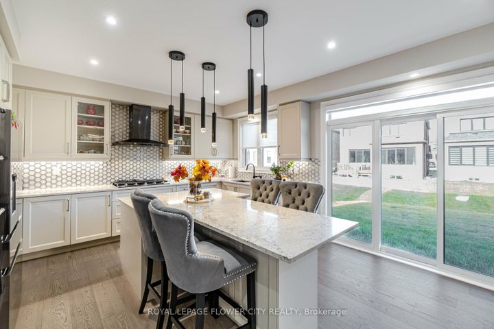 Photo 14 at 8 Ixworth Circle, Bram West, Brampton