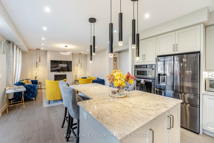 Photo 16 at 8 Ixworth Circle, Bram West, Brampton