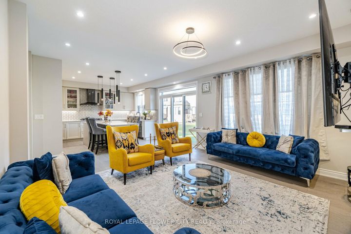 Photo 17 at 8 Ixworth Circle, Bram West, Brampton