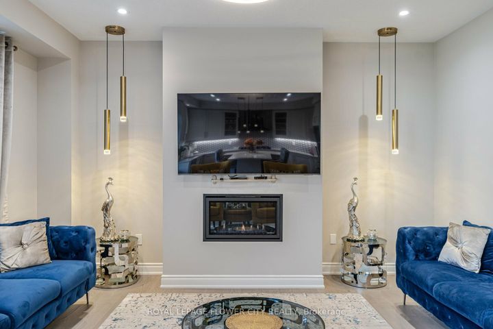 Photo 18 at 8 Ixworth Circle, Bram West, Brampton