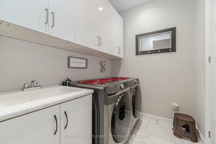 Photo 19 at 8 Ixworth Circle, Bram West, Brampton