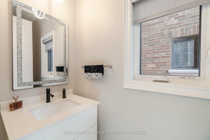 Photo 20 at 8 Ixworth Circle, Bram West, Brampton