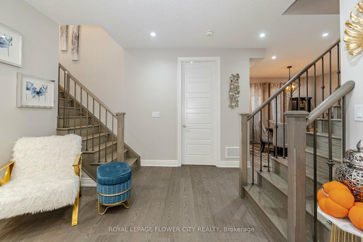 Photo 21 at 8 Ixworth Circle, Bram West, Brampton