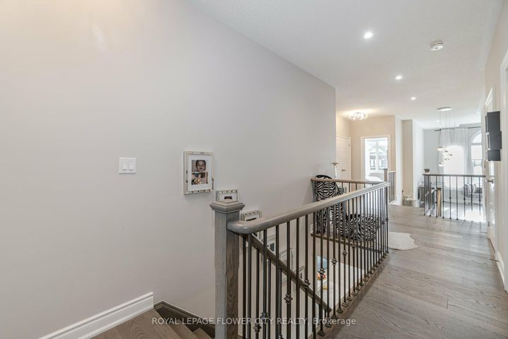 Photo 25 at 8 Ixworth Circle, Bram West, Brampton