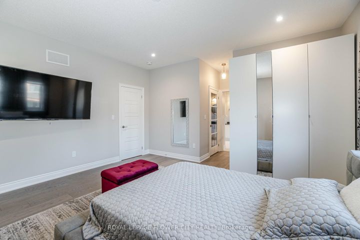 Photo 28 at 8 Ixworth Circle, Bram West, Brampton