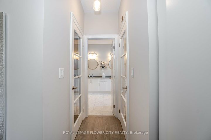 Photo 29 at 8 Ixworth Circle, Bram West, Brampton