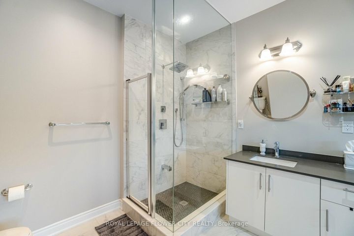 Photo 31 at 8 Ixworth Circle, Bram West, Brampton