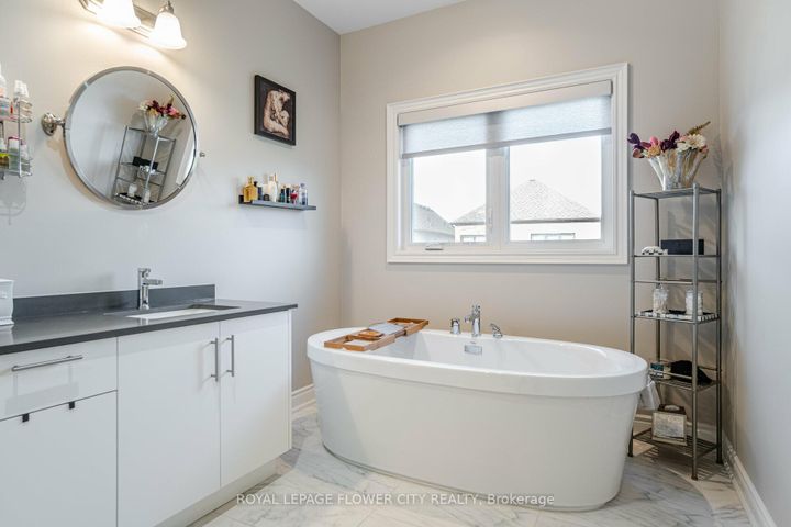 Photo 32 at 8 Ixworth Circle, Bram West, Brampton