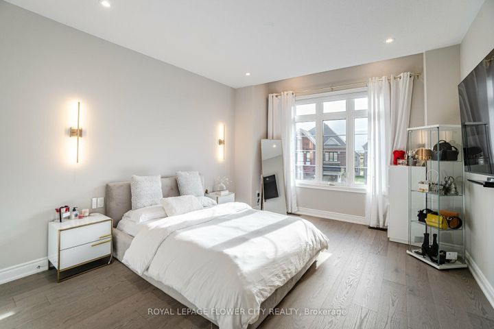 Photo 33 at 8 Ixworth Circle, Bram West, Brampton