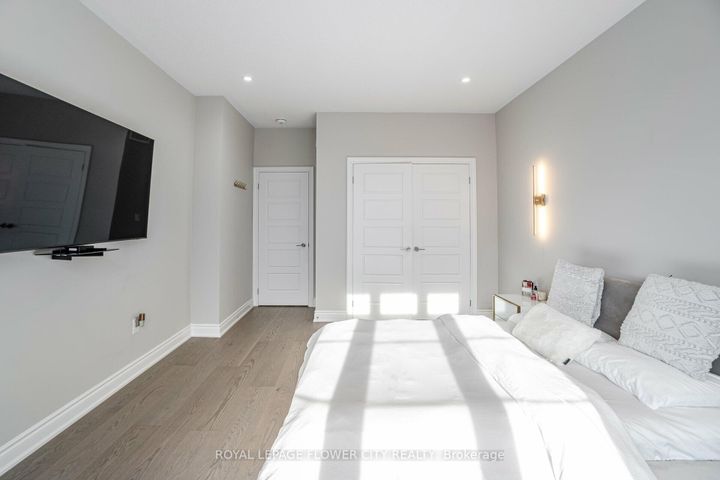 Photo 34 at 8 Ixworth Circle, Bram West, Brampton