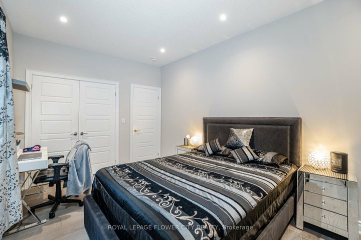 Photo 36 at 8 Ixworth Circle, Bram West, Brampton