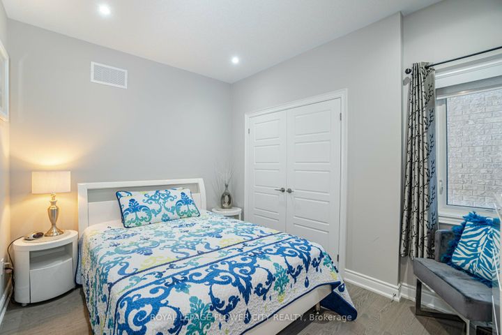 Photo 37 at 8 Ixworth Circle, Bram West, Brampton