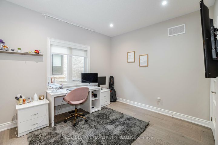 Photo 38 at 8 Ixworth Circle, Bram West, Brampton